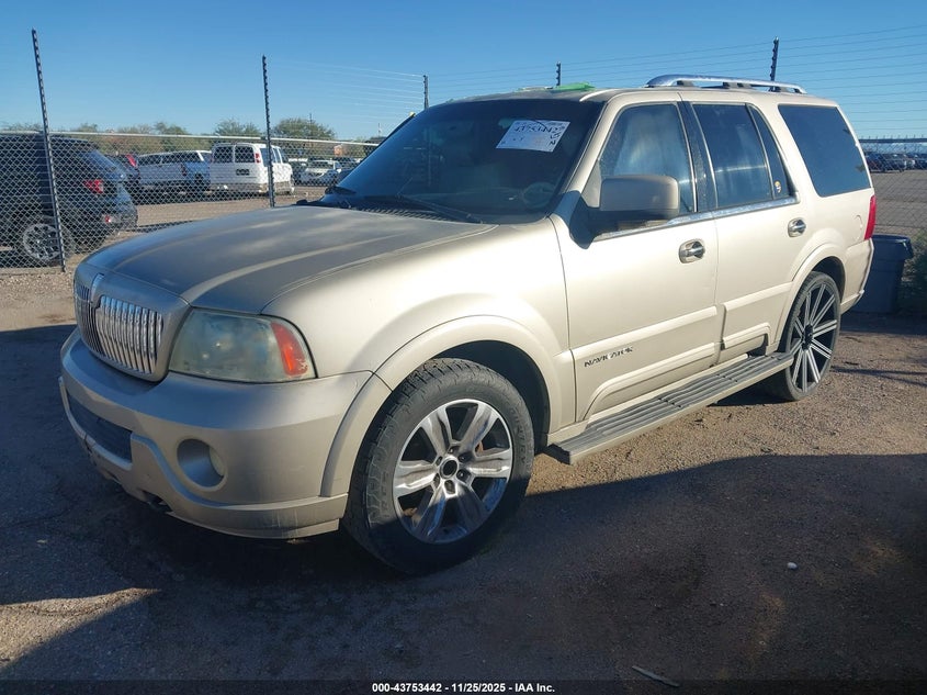 5LMFU27R24LJ24394 2004 LINCOLN NAVIGATOR photo no. 2