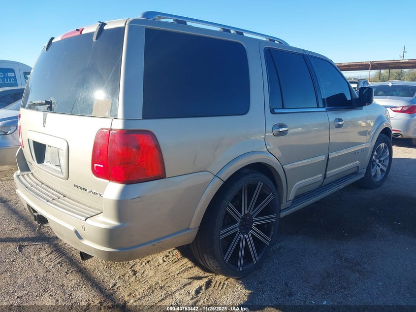 5LMFU27R24LJ24394 2004 LINCOLN NAVIGATOR photo no. 4