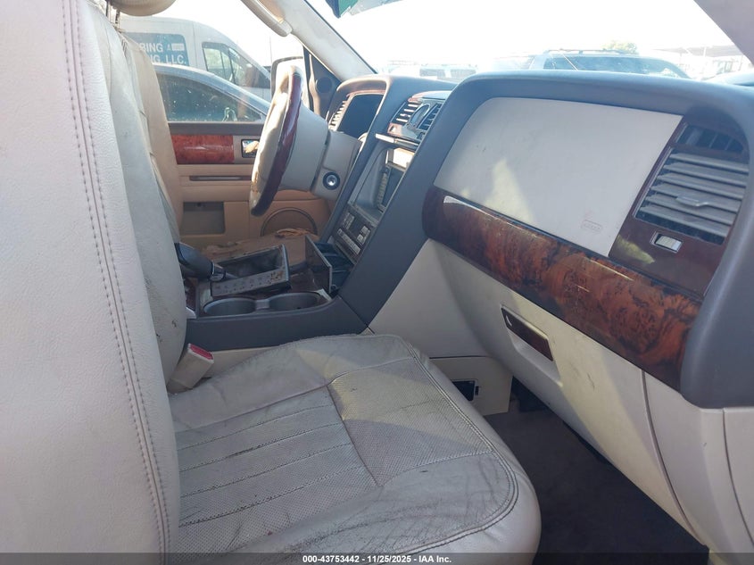5LMFU27R24LJ24394 2004 LINCOLN NAVIGATOR photo no. 5