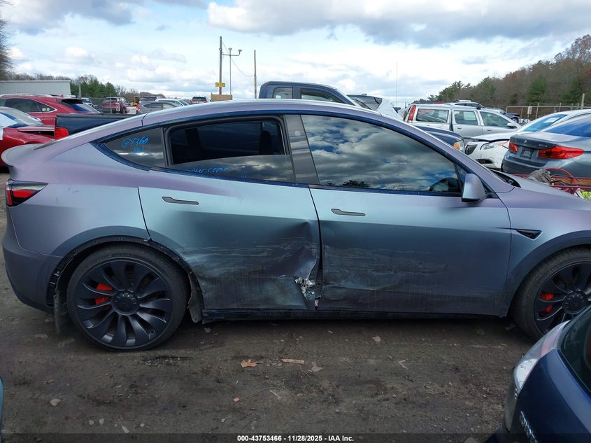 2024 Tesla Model Y Performance Dual Motor All-Wheel Drive VIN: 7SAYGDEF4RA261360 Lot: 43753466