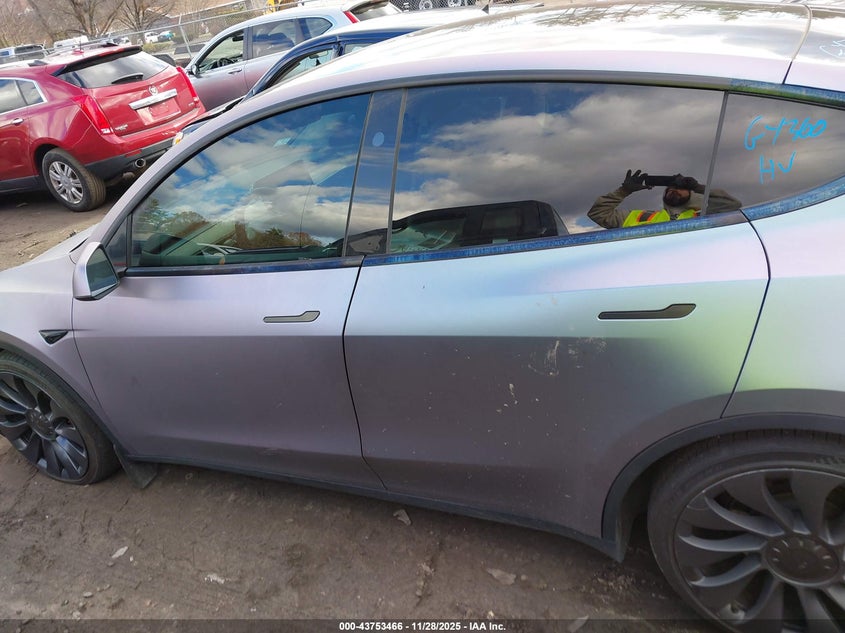 2024 Tesla Model Y Performance Dual Motor All-Wheel Drive VIN: 7SAYGDEF4RA261360 Lot: 43753466