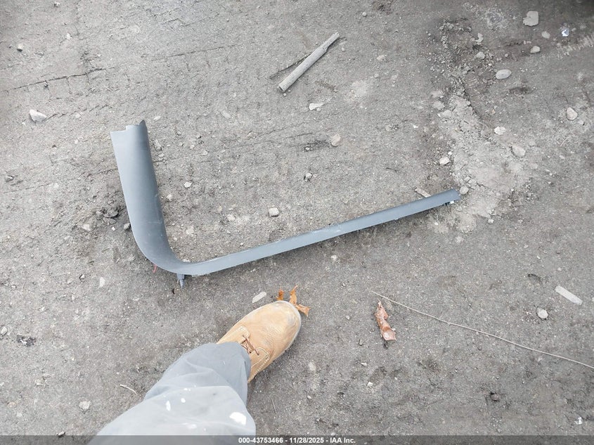 2024 Tesla Model Y Performance Dual Motor All-Wheel Drive VIN: 7SAYGDEF4RA261360 Lot: 43753466