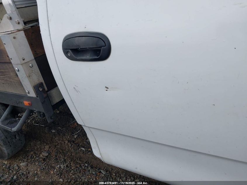 2000 Ford F-150 Work Series/Xl/Xlt VIN: 2FTRF18LXYCA17807 Lot: 43753491