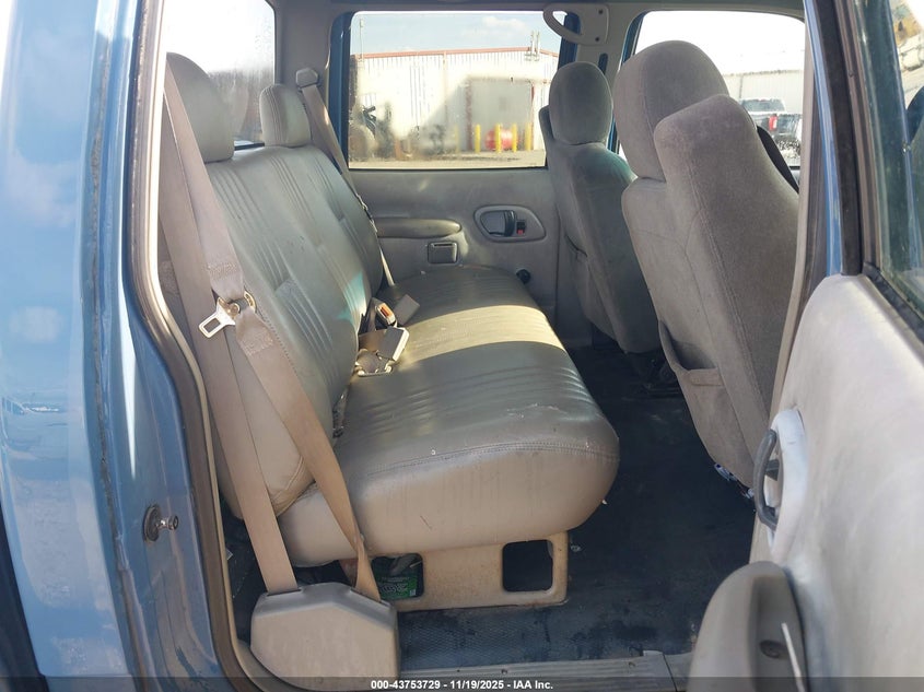 1GCGC33R5YF472320 2000 CHEVROLET C/K photo no. 8