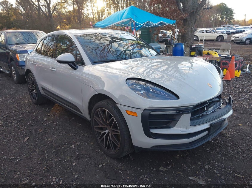 PORSCHE MACAN T