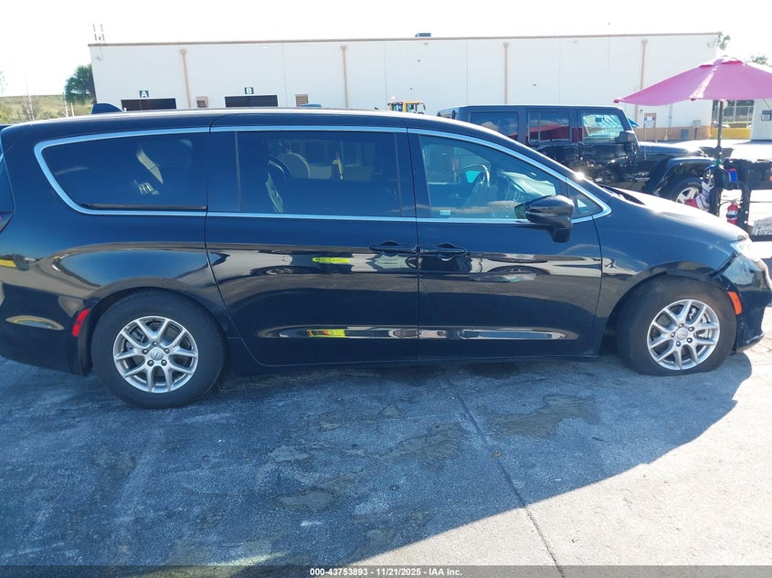 2025 Chrysler Pacifica Select VIN: 2C4RC1BG8SR593372 Lot: 43753893