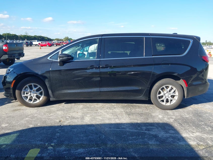 2025 Chrysler Pacifica Select VIN: 2C4RC1BG8SR593372 Lot: 43753893