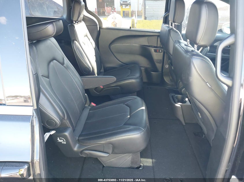 2025 Chrysler Pacifica Select VIN: 2C4RC1BG8SR593372 Lot: 43753893