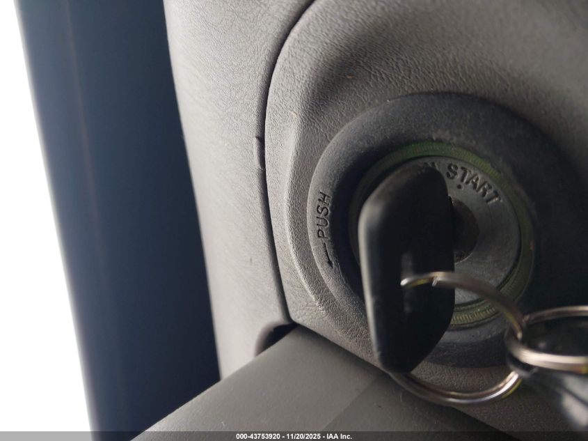 2000 Toyota Avalon Xl VIN: 4T1BF28B0YU097015 Lot: 43753920