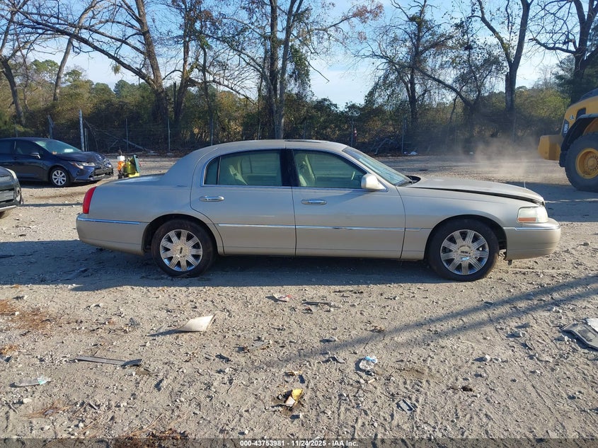 2006 Lincoln Town Car Signature VIN: 1LNHM81V96Y644084 Lot: 43753981