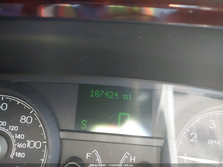 2006 Lincoln Town Car Signature VIN: 1LNHM81V96Y644084 Lot: 43753981