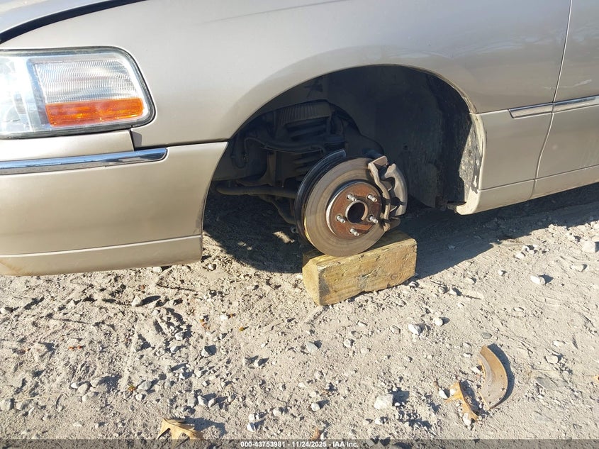 2006 Lincoln Town Car Signature VIN: 1LNHM81V96Y644084 Lot: 43753981