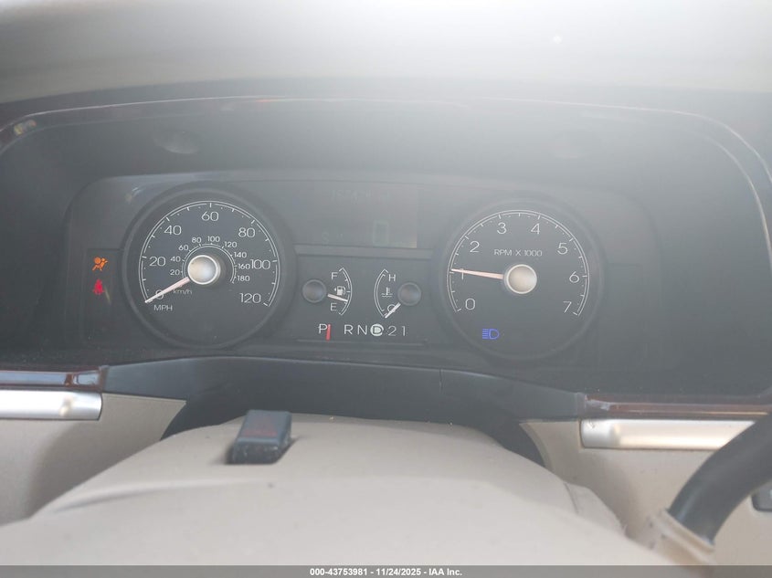 2006 Lincoln Town Car Signature VIN: 1LNHM81V96Y644084 Lot: 43753981