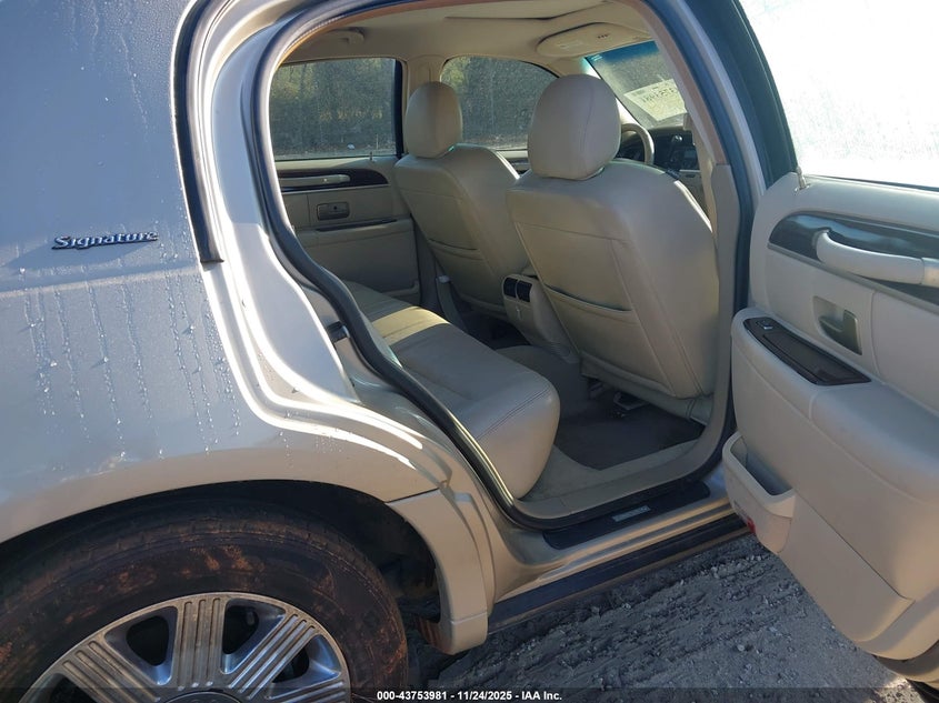 2006 Lincoln Town Car Signature VIN: 1LNHM81V96Y644084 Lot: 43753981