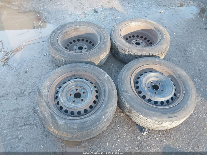 2016 Toyota Camry Le VIN: 4T1BF1FK1GU555690 Lot: 43753983