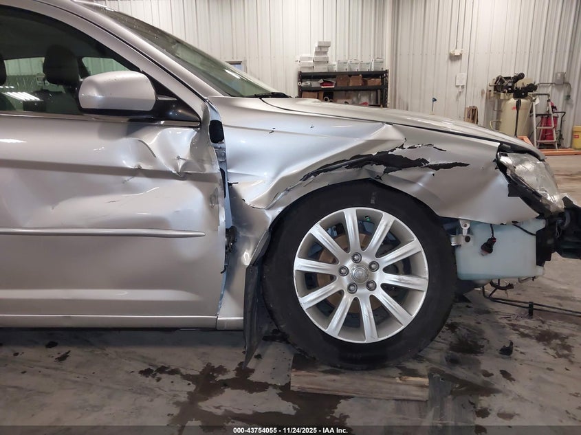 2010 Chrysler Sebring Limited VIN: 1C3CC5FD5AN190768 Lot: 43754055