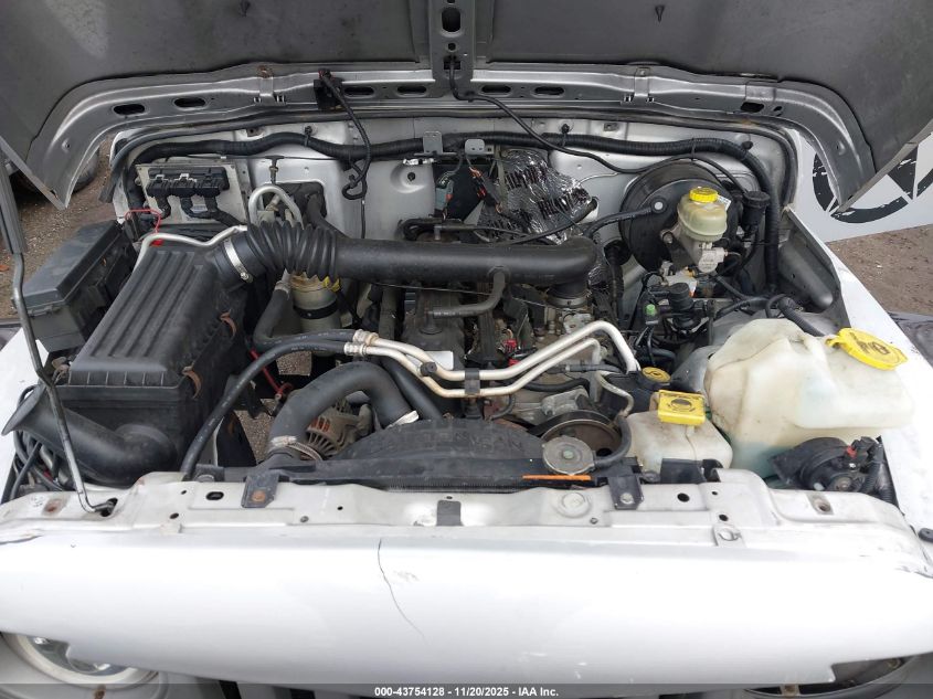 2004 Jeep Wrangler X VIN: 1J4FA39S74P752623 Lot: 43754128