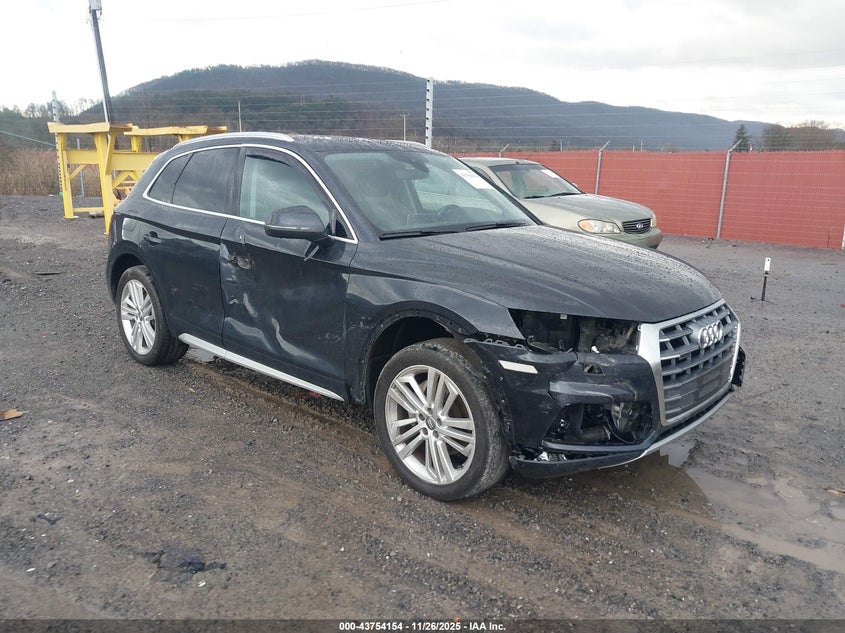 AUDI Q5 2.0T TECH PREMIUM