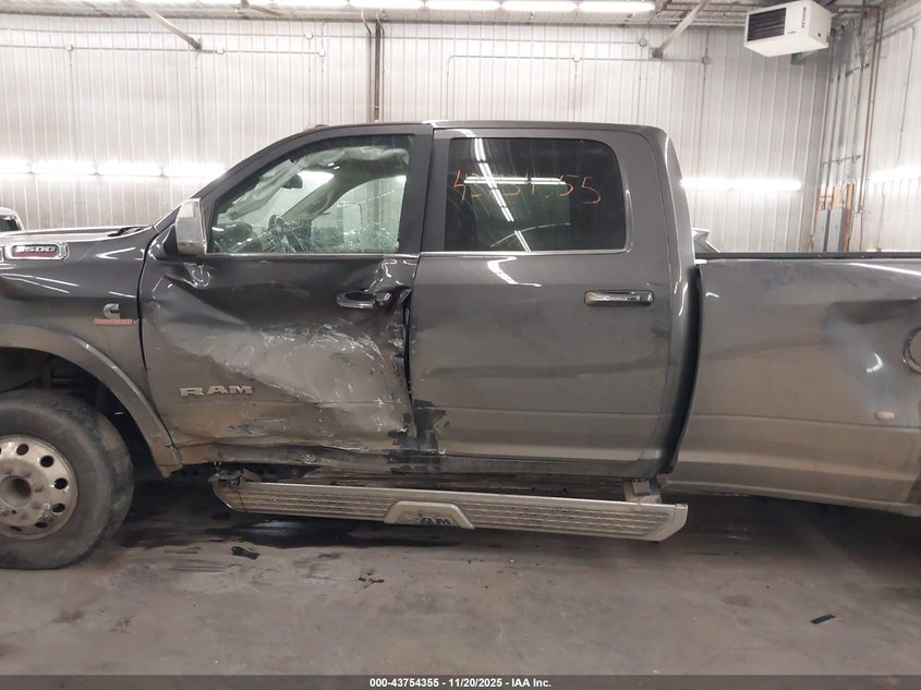 2022 Ram 3500 Laramie 4X4 8' Box VIN: 3C63RRJL1NG292087 Lot: 43754355