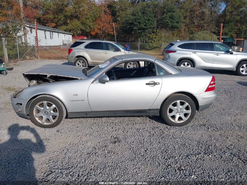 1998 Mercedes-Benz Slk 230 VIN: WDBKK47F6WF013716 Lot: 43754470