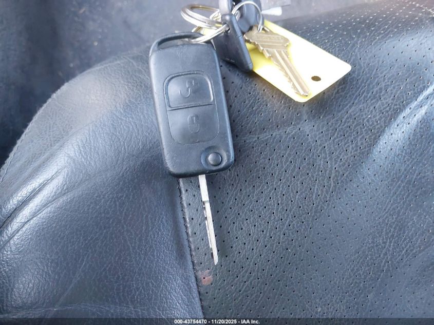 1998 Mercedes-Benz Slk 230 VIN: WDBKK47F6WF013716 Lot: 43754470