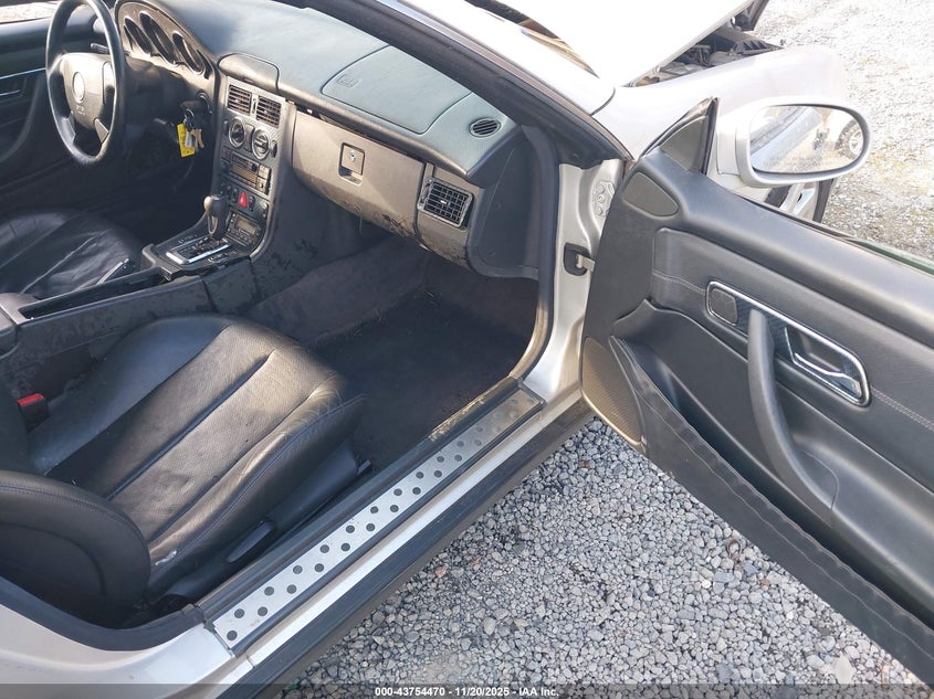 1998 Mercedes-Benz Slk 230 VIN: WDBKK47F6WF013716 Lot: 43754470