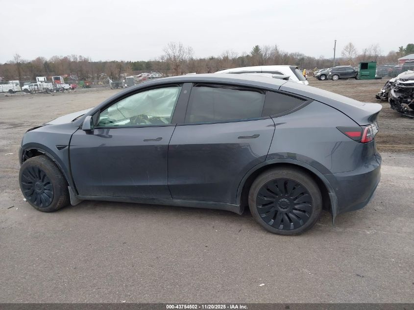 2021 Tesla Model Y Long Range Dual Motor All-Wheel Drive VIN: 5YJYGAEE9MF197606 Lot: 43754502