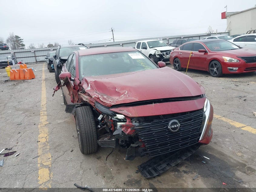 NISSAN ALTIMA SV FWD