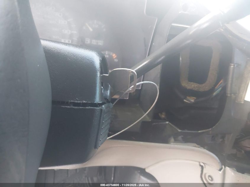 2000 Chevrolet Astro VIN: 1GCDM19W9YB187712 Lot: 43754600