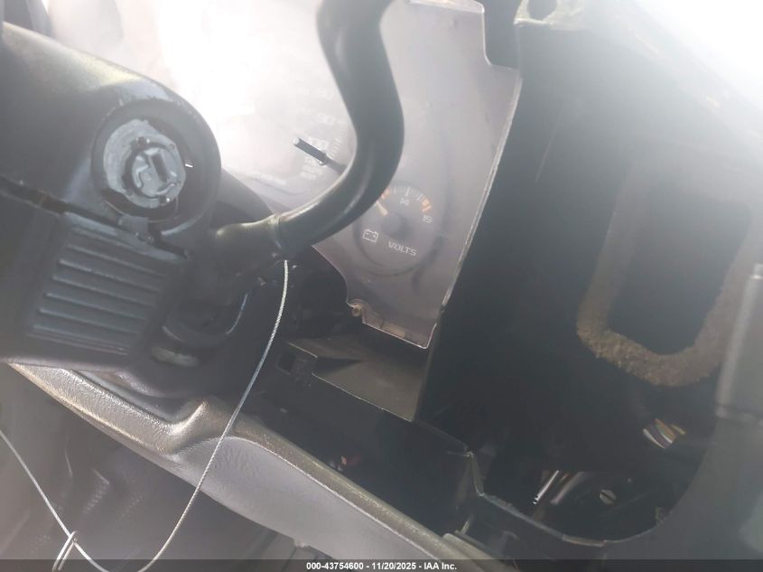 2000 Chevrolet Astro VIN: 1GCDM19W9YB187712 Lot: 43754600