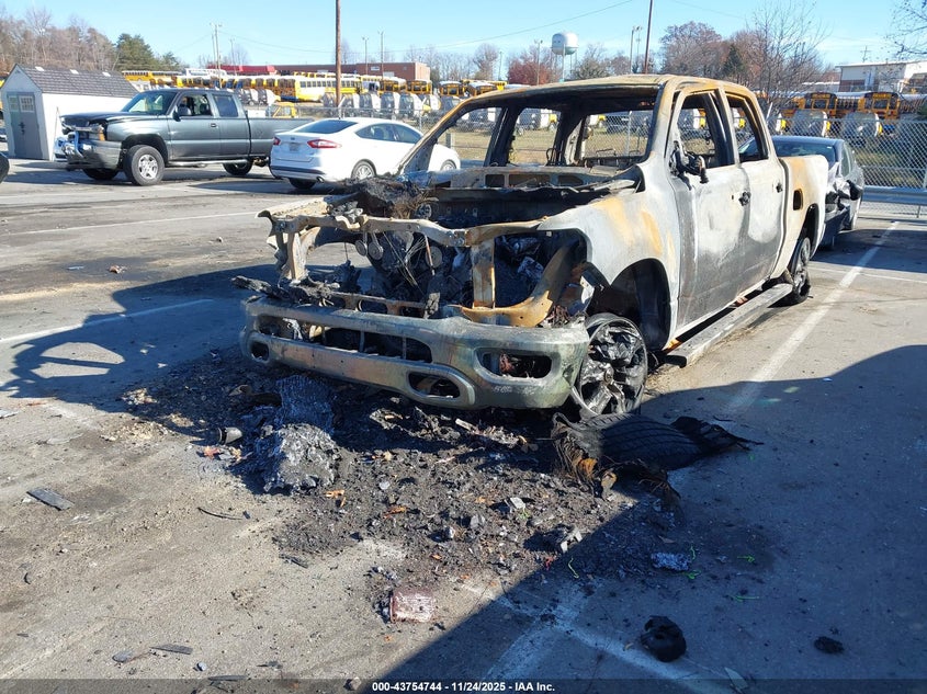 1C6RREFM2NN408506 2022 RAM 1500 photo no. 2