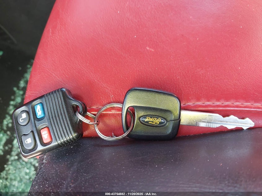 2002 Ford Thunderbird VIN: 1FAHP60A12Y112858 Lot: 43754882