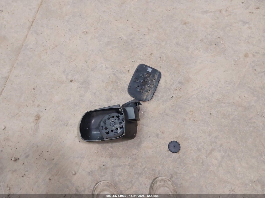 2006 Honda Pilot Lx VIN: 5FNYF18156B025815 Lot: 43754932