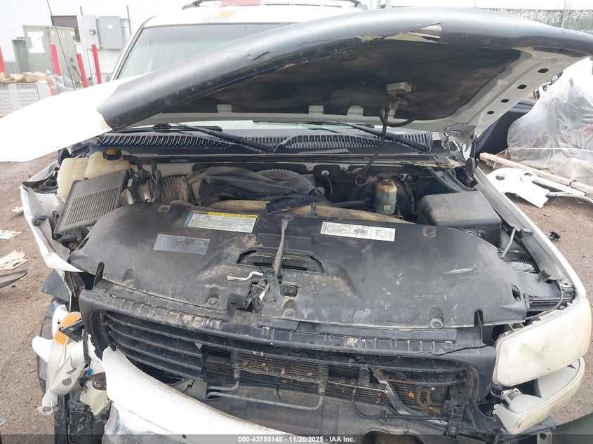 2001 GMC Yukon Sle VIN: 1GKEC13T21J194779 Lot: 43755148