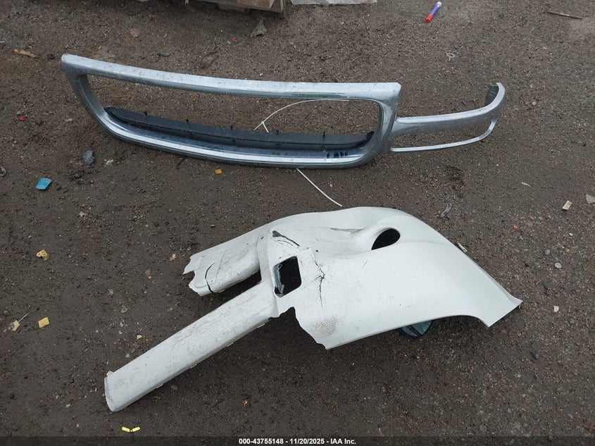 2001 GMC Yukon Sle VIN: 1GKEC13T21J194779 Lot: 43755148