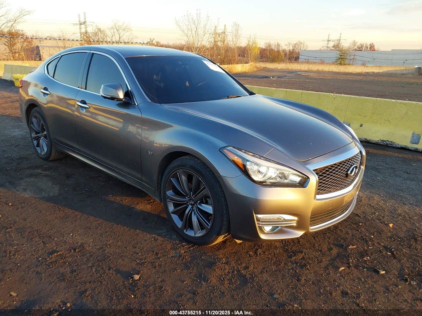 INFINITI Q70 3.7X