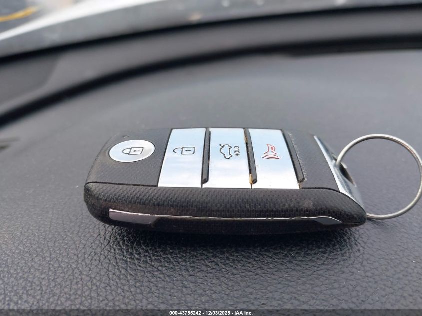 2019 Kia Optima S VIN: 5XXGT4L36KG293519 Lot: 43755242