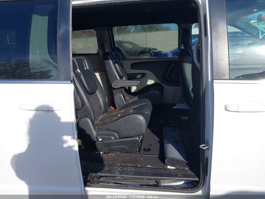 2018 Dodge Grand Caravan Sxt VIN: 2C4RDGCG7JR241574 Lot: 43755246