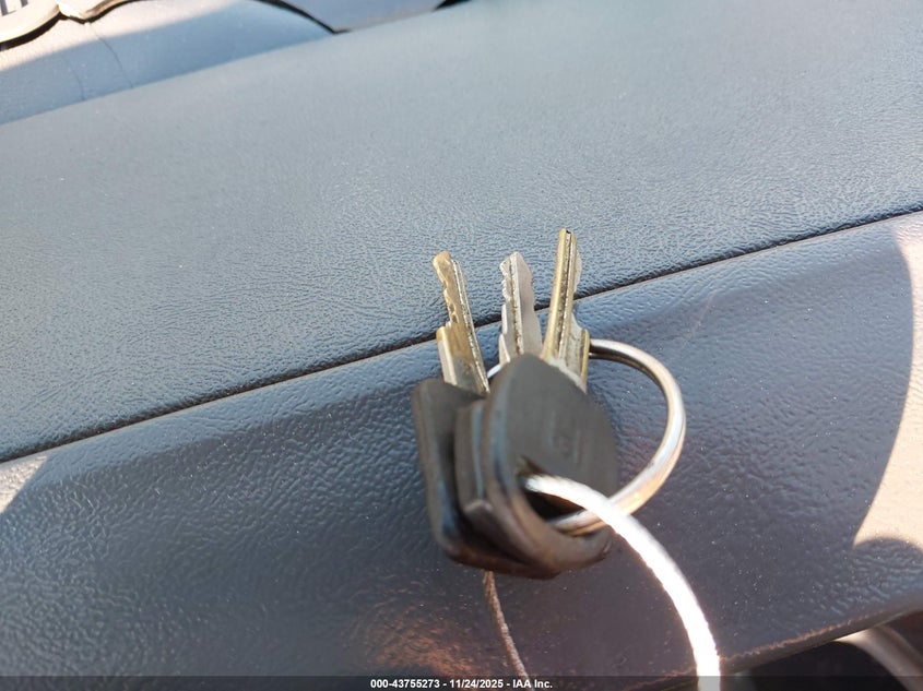 1993 Chevrolet Gmt-400 C1500 VIN: 2GCEC19K4P1225530 Lot: 43755273