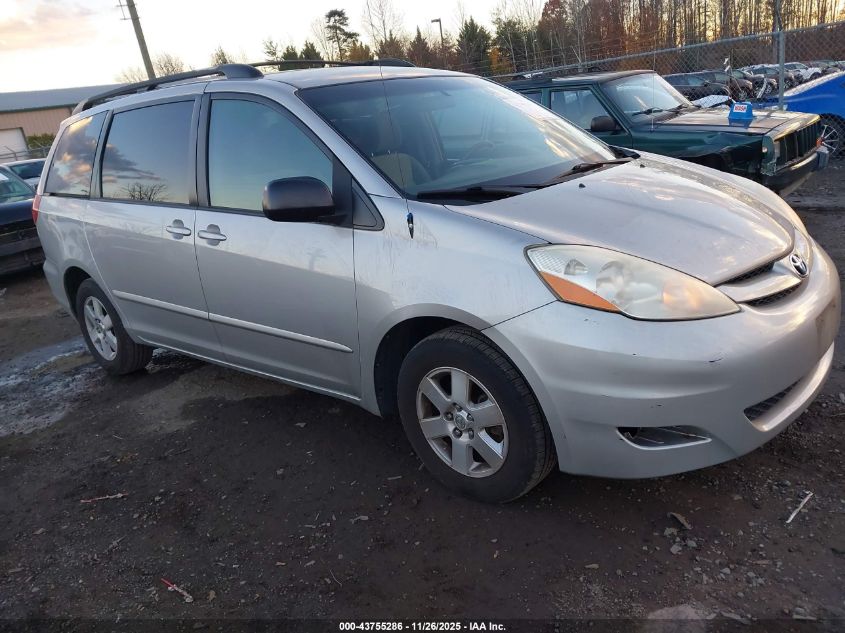TOYOTA SIENNA LE
