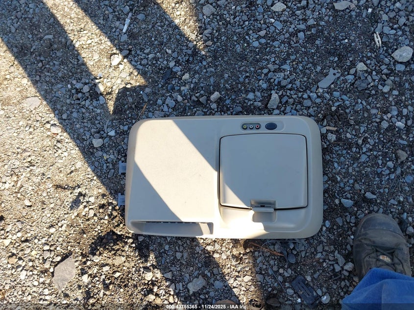 2005 Chevrolet Tahoe Lt VIN: 1GNEK13T05R106826 Lot: 43755365