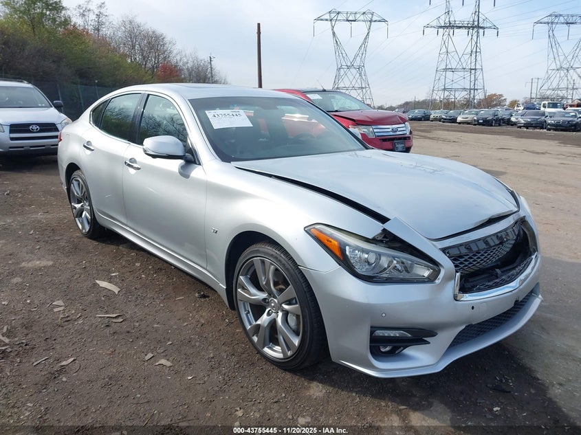 INFINITI Q70 3.7X