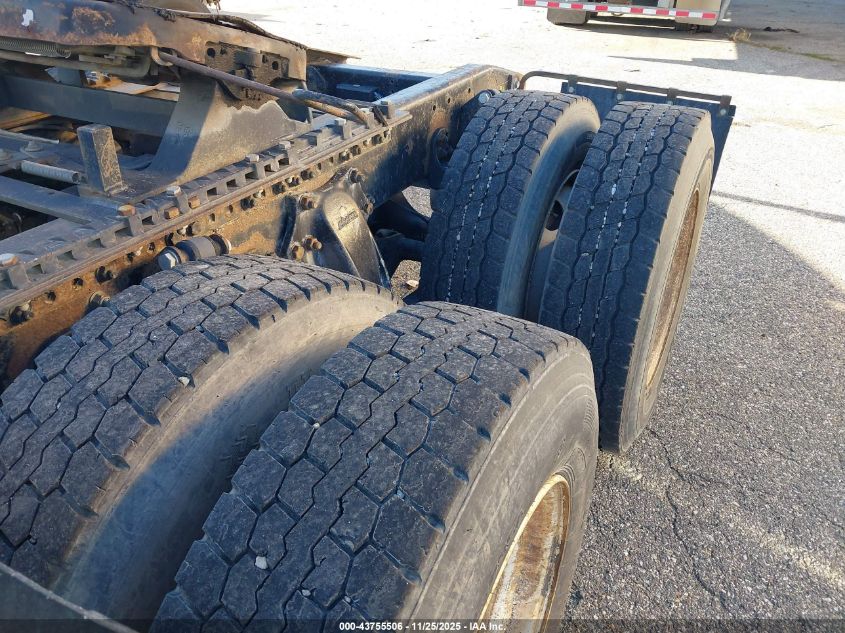 2000 Freightliner Medium Conventional Fl112 VIN: 1FUYTWEB1YHG18878 Lot: 43755506