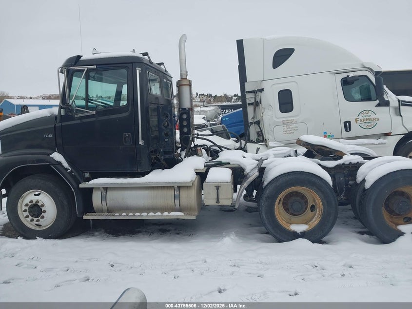 2000 Freightliner Medium Conventional Fl112 VIN: 1FUYTWEB1YHG18878 Lot: 43755506