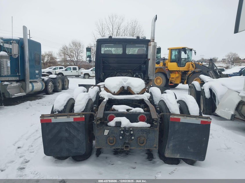 2000 Freightliner Medium Conventional Fl112 VIN: 1FUYTWEB1YHG18878 Lot: 43755506