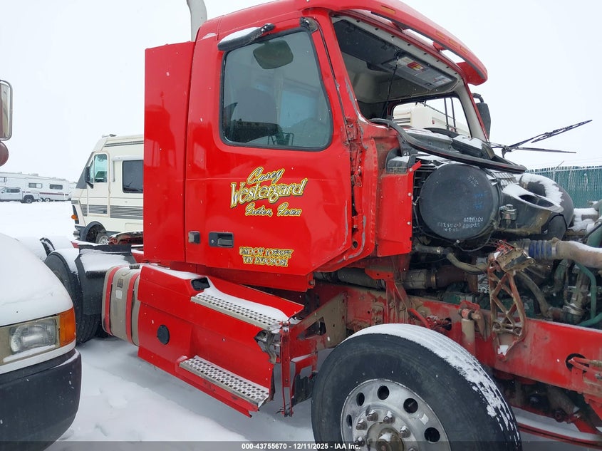 4V4NC9EG1FN909081 VOLVO VN Photo 1