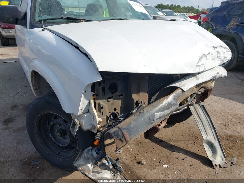 2002 GMC Sonoma Sl VIN: 1GTCS145728116125 Lot: 43756009