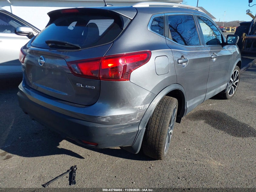 JN1BJ1CR7JW210683 2018 NISSAN ROGUE photo no. 4