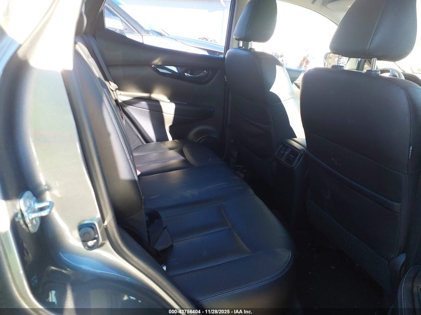 JN1BJ1CR7JW210683 2018 NISSAN ROGUE photo no. 8