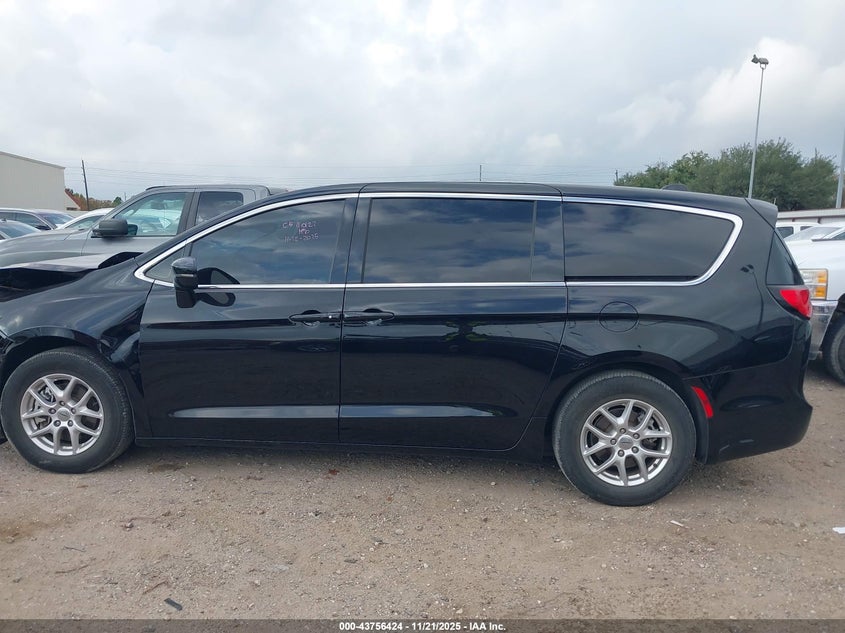 2024 Chrysler Pacifica Touring L VIN: 2C4RC1BG8RR139715 Lot: 43756424